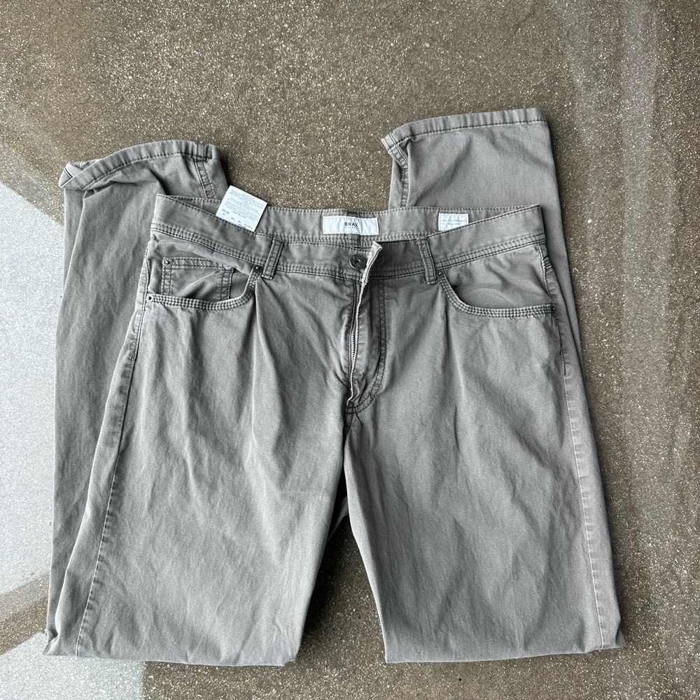 Brax Men’s lightweight pant in Light Green/Olive 35x32